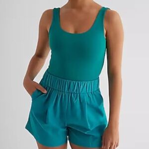 Express Body Contour High Compression Scoop Neck Bodysuit